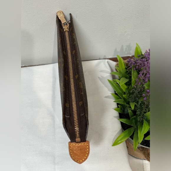 Auth Louis Vuitton Monogram Cosmetics Pouch/ Wallet/ clutch (from Bucket PM) - Picture 10 of 13